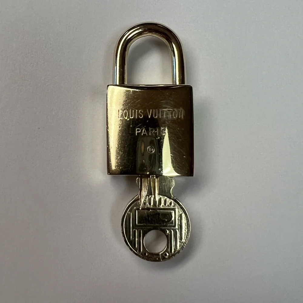 Louis Vuitton lock and key # 218‎ rare 200 series